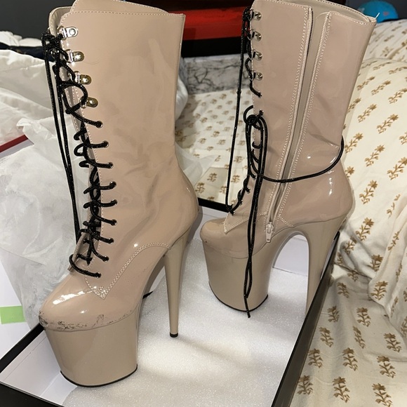 Pleaser: Nude patent leather calf height boot - Picture 4 of 10